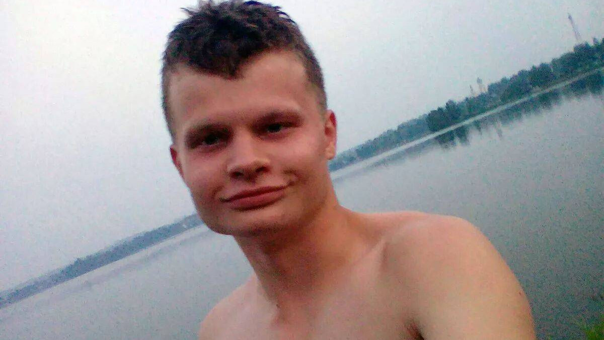 23岁小伙和45岁女友同居，竟下狠手杀她吃脑喝血，邻居看了都发抖！