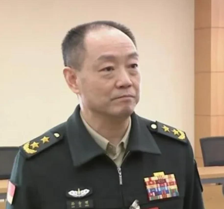 “戎老虎”孙金明，落马前是火箭军参谋长，从中军帐参谋到大牢枷锁囚，身居高位却无视