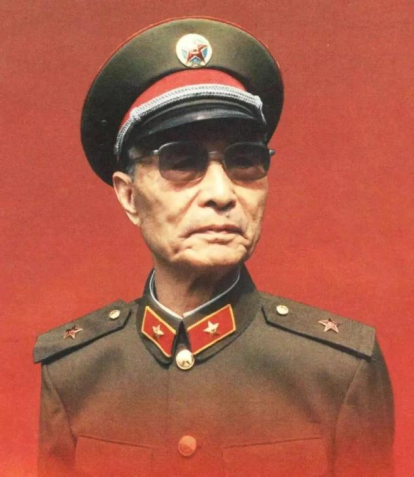 1984年，国防部长张爱萍出访美国，岂料两国座谈会一开始，美国就扔下“重磅炸弹”