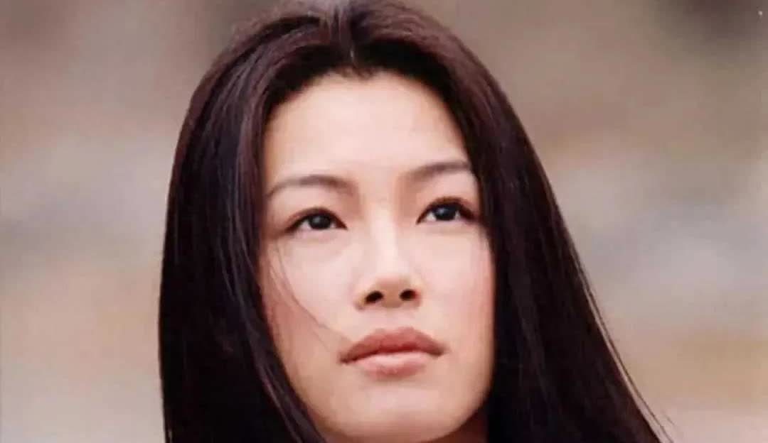 于娜消失6年现身 胖成大妈认不出罗晶晶
昔日超模于娜，凭罗晶晶惊艳众人；隐退六
