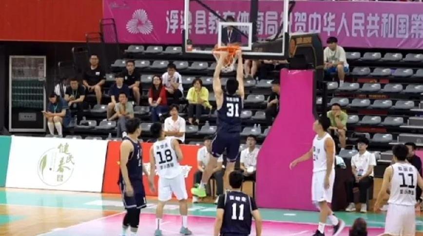 大韩接班人暴砍26分15篮板，谁说不行的！
全运会U22男篮，辽宁对阵四川的比赛