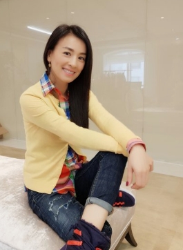 当年，张庭生下女儿后，医院护士打来电话：“你的小孩是B型血。”张庭立马感觉，有些