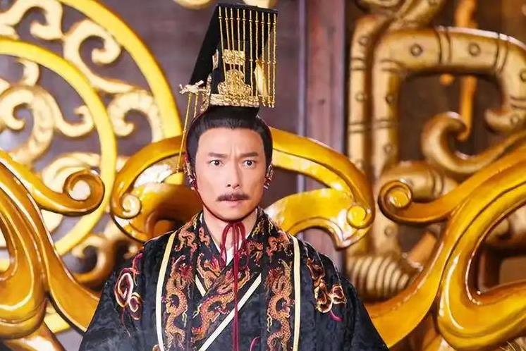 唐中宗李显流放房陵时，所随人员300多人，不只是嫔妃、子女，还有近臣、侍从，其中