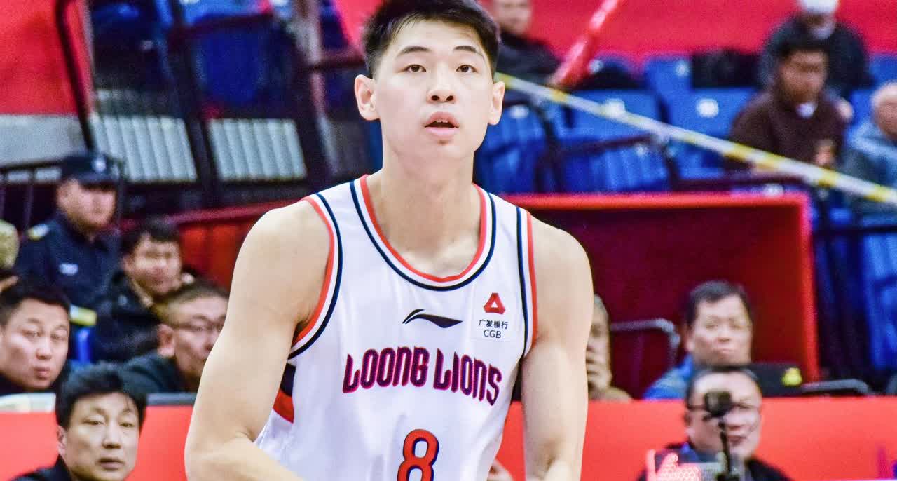 陈国豪：小崔，恭喜你啊！加盟了广东宏远。
崔永熙：还以为可以跟你在广东当队友呢