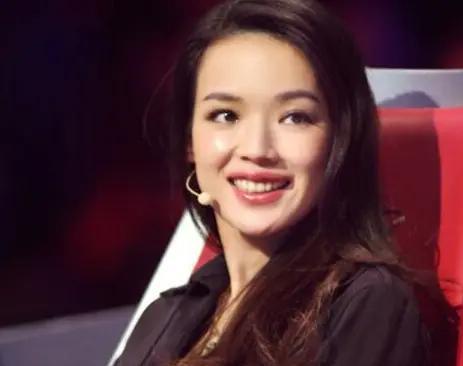 “舒淇”美颜照与非美颜照对比。
你还认为“舒淇”是美女吗？
#舒淇电影节# #舒