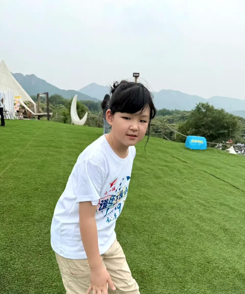 娱乐圈也是变天了！
乐华晒照，里面有章子怡，也有李小璐，有佟丽娅、也有陈好！
她