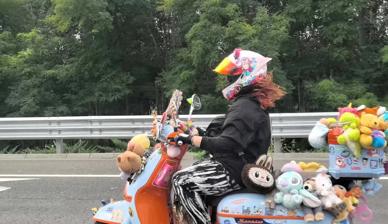 这姐妹儿太拉风了！ 
羡慕的不止3岁小孩儿，还包括30多岁的