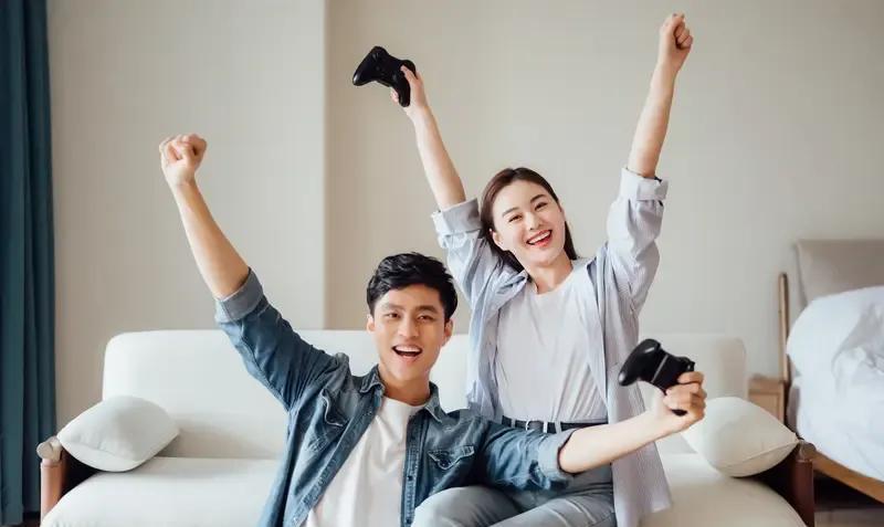 小张和他的妻子都是打工者，五一劳动节放假的时候，两人打算出去旅游。他们担心家中会