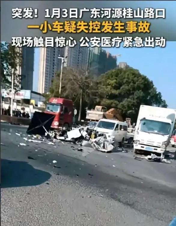女司机闯红灯撞翻大货车，小车被撞成一块块，驾驶员秒没！
事故发生地，广东。一名女