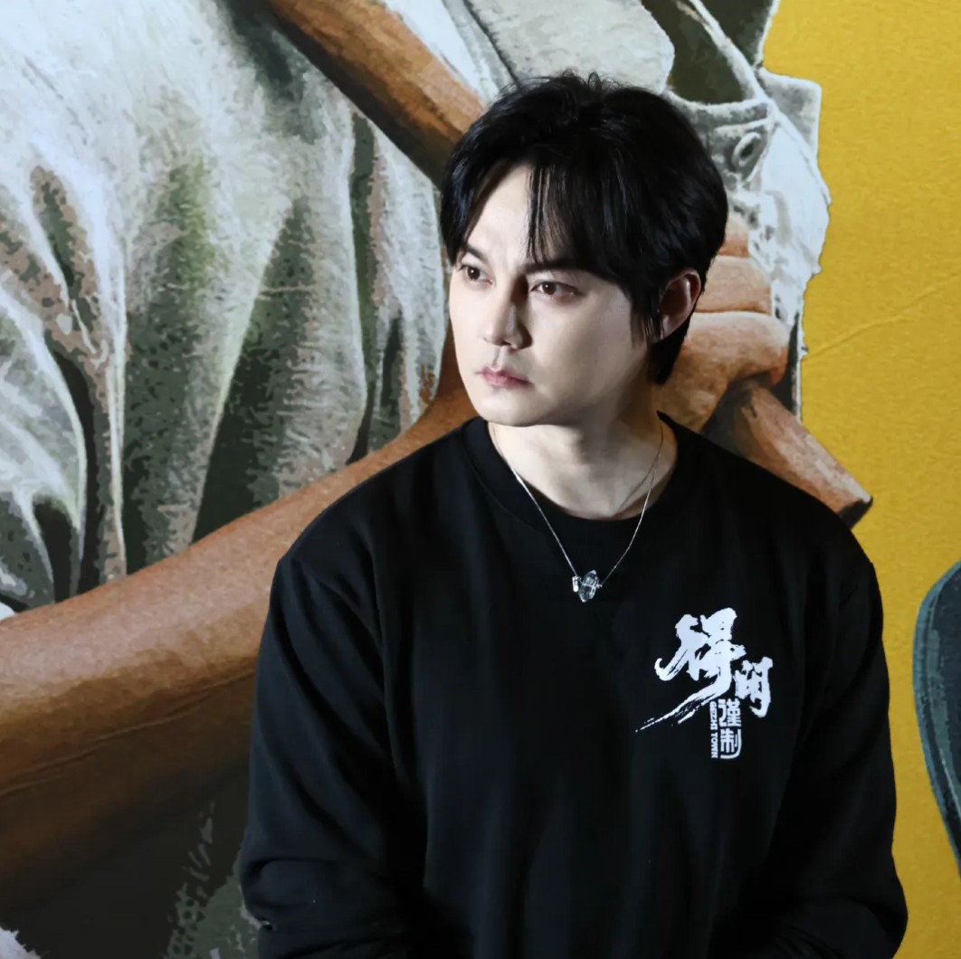 尹正为新片《得闲谨制》颠覆形象，增肥二十斤、苦练日语，出色饰演阴鸷日军军官，观众