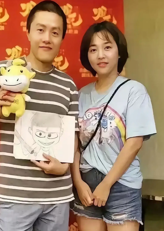 一次，记者问饺子的妻子李梦琳:“饺子当年一无所有，没工作没收入，你为什么还愿意支