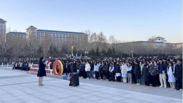 学院护理系举行升国旗仪式