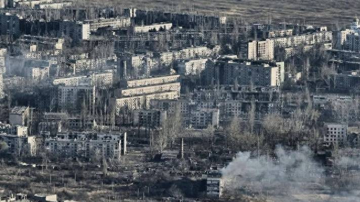 库尔斯克撤军，俄军打造“死亡公路”，你还敢轻视局势吗？