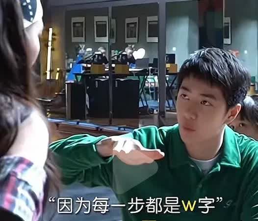 王小宝的心眼都用在他哥身上了[呲牙]

王一宝是怎么说服战哥用他的专属王手势