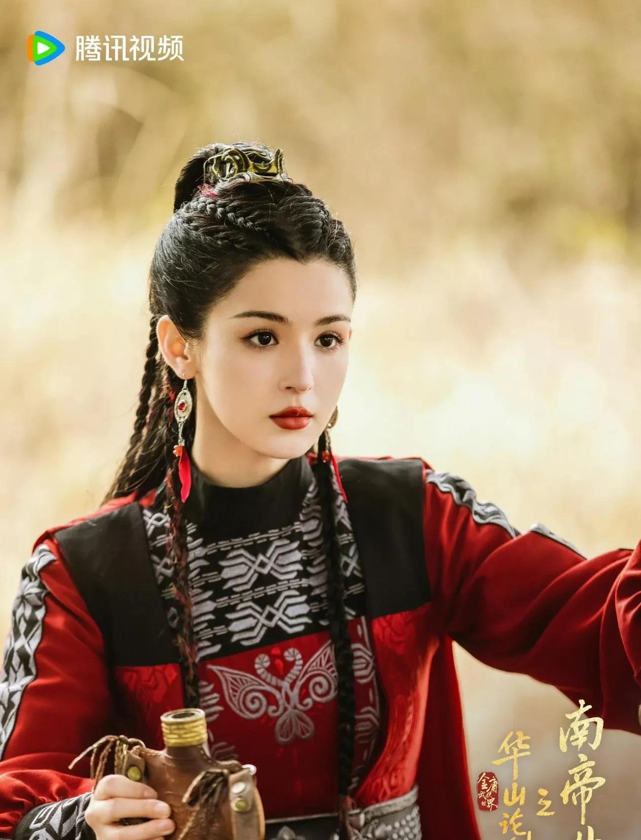 《华山论剑》又一女性角色惊艳出场！
继冯衡（陈都灵 饰）在《东邪西毒》中展现出女