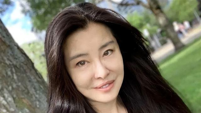 没滤镜真可怕，古力娜扎塌鼻梁，章子怡像老太，王祖贤丑到辣眼睛