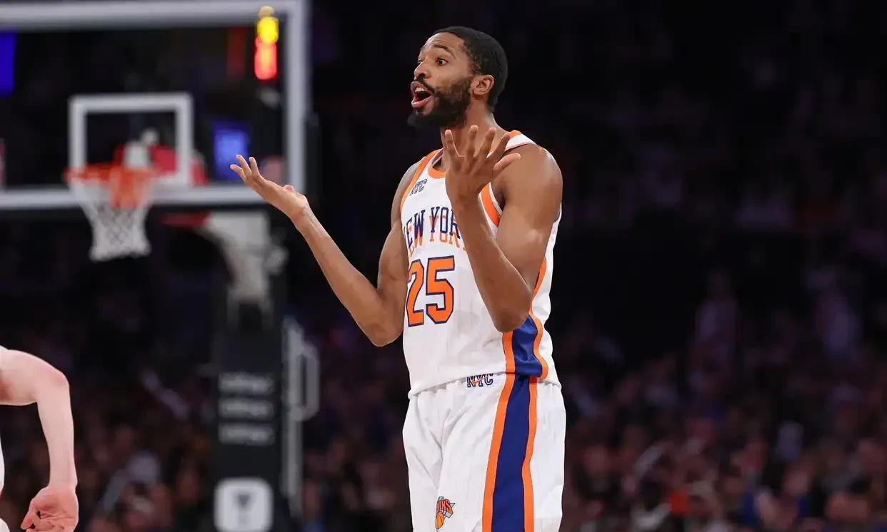 阴差阳错？今天NBA东部决赛第二回合比赛中，纽约前锋布里奇斯在比赛最后时刻空中拦