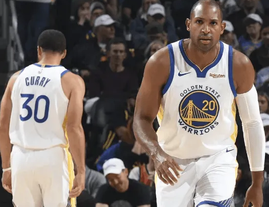 NBA常规赛，勇士vs马刺的比赛已经结束，勇士客场125-120逆转马刺。
全场