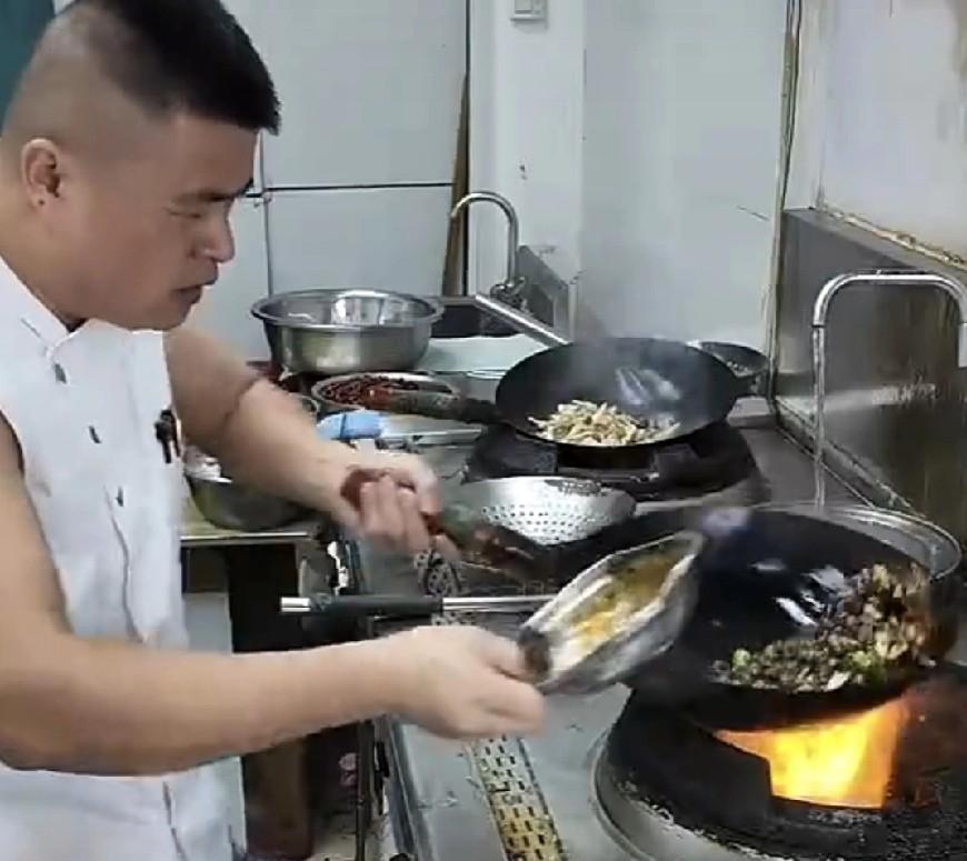 什么是“预制菜”，凡是不用明灶明火现炒的菜都是“预制菜”
支持罗永浩，坚决反对不