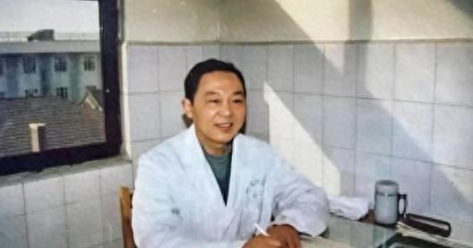 1970年，徐州一主任医生趁妻子不在，偷偷服用了4克毒性极强的曼陀罗花，所有人都