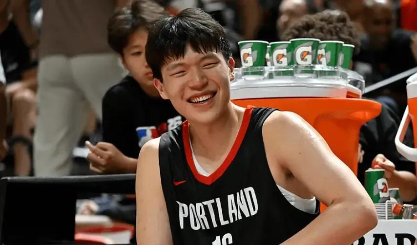 —— 杨瀚森 场均: 10.8分5篮板2.3盖帽
—— 约基奇 场均: 8.0分