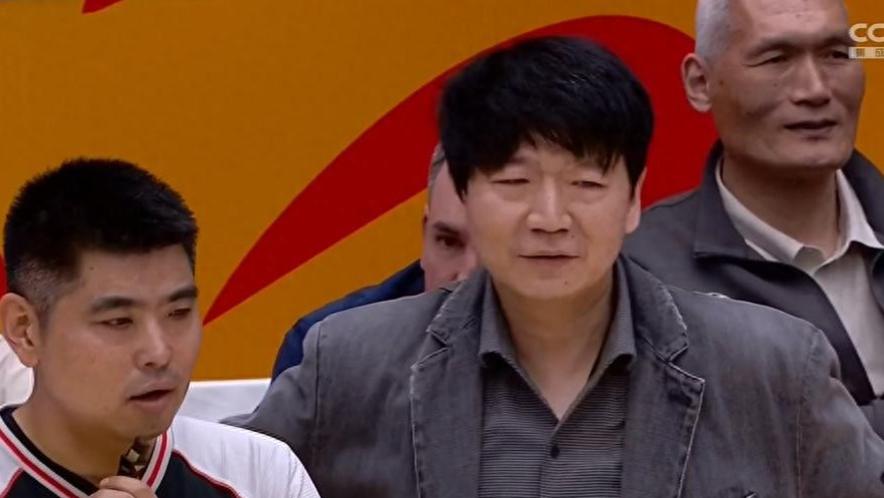 山东男篮大胜广州，三外援观战助威！