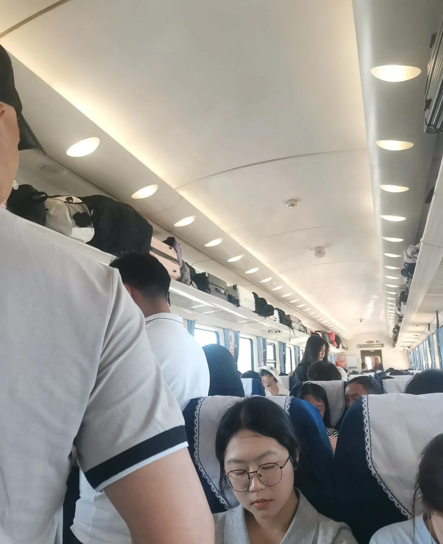 大学生毕业生，尤其是女大学生，便让父母崩溃！



这令人焦虑的现状，在农村地区