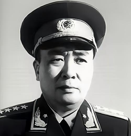 1951年5月的一天，正在朝鲜战场上的廖政国将军看到我军刚刚缴获的美式榴弹炮，突