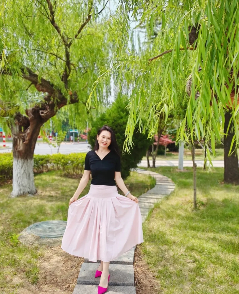 我是1970年出生的，属狗，今年55岁了。
我发现好多过了五十岁的女人都不再注重