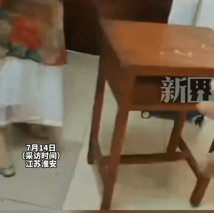男子在儿子上学的学校附近租房陪读，结果房子找好后在打扫卫生时，男子竟意外发现33