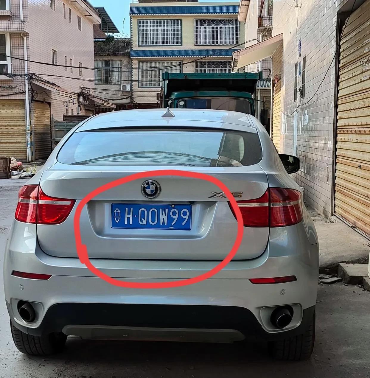 请教全网的老司机们
第一次看到
这到底是哪个地方的车牌？
