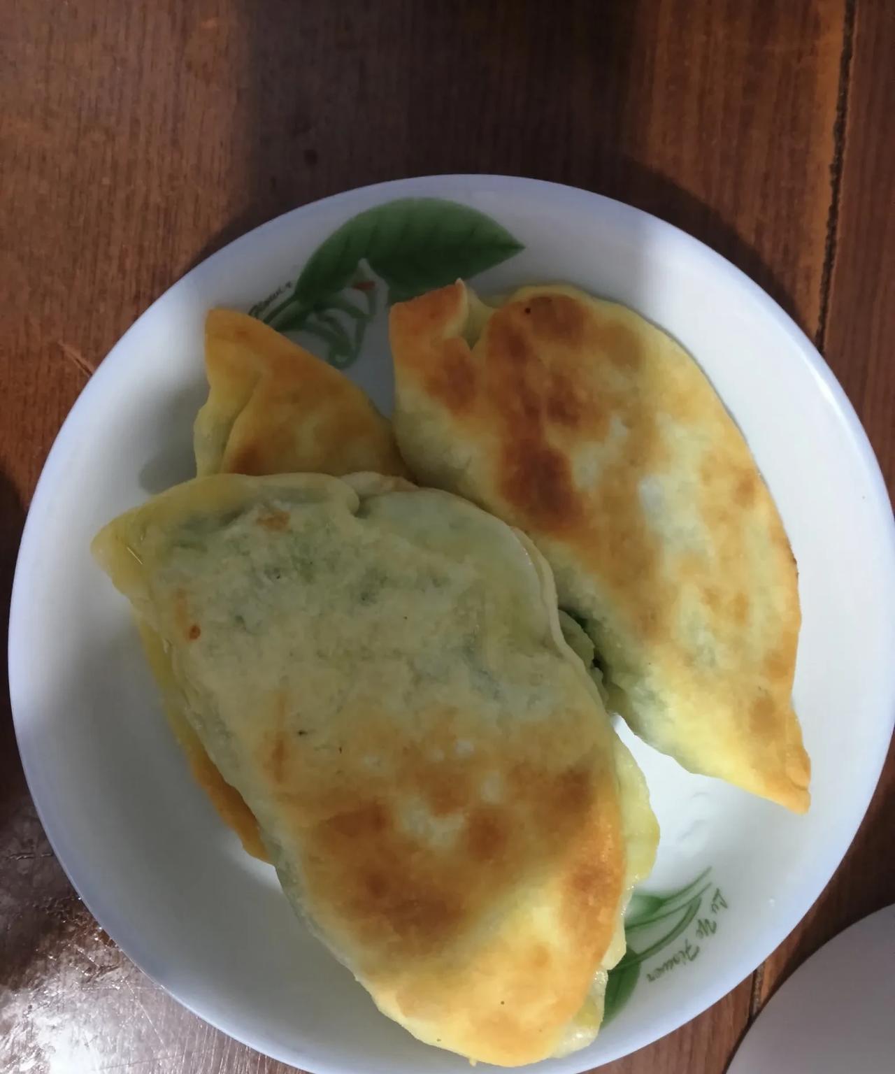 月子仇（九十）
翠翠一夜没有合眼。以前年年滴酒不沾，现在常出去喝酒，而且酒后脾气
