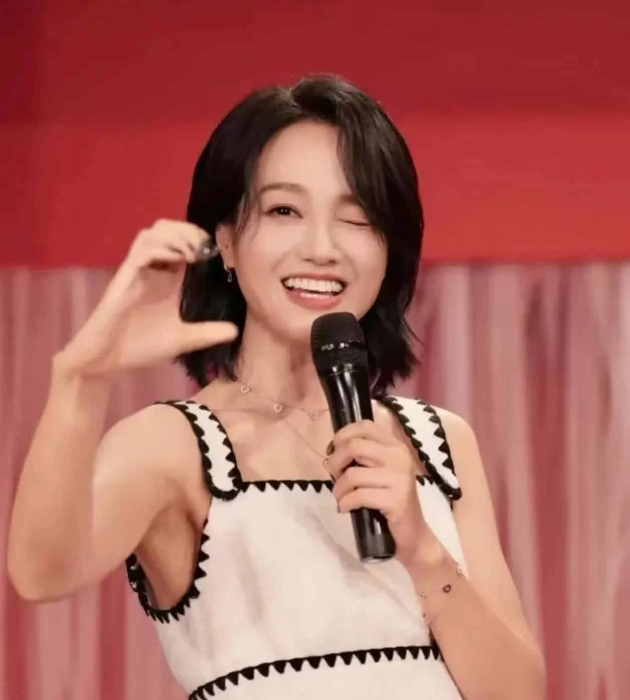 说实话
朱丹这事儿
早就有预兆了，只是她不自知

参加综艺，李艾说怀孕长