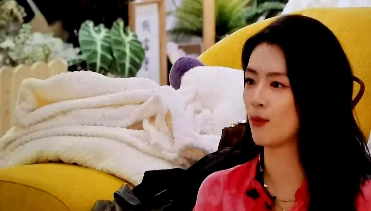 毛不易问陈昊宇：“你的家乡话是？”陈昊宇：“我没有家乡话。”李雪琴惊呆了：“你不