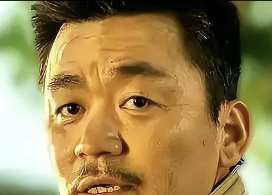 王宝强现在红遍半边天，
最难受的是他前妻了。
万万没想到宝强真的是个宝，
