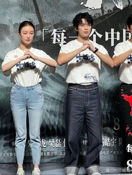 在我印象里倪妮一直是好身材的代表 这衣服裤子也太不显身材了吧

