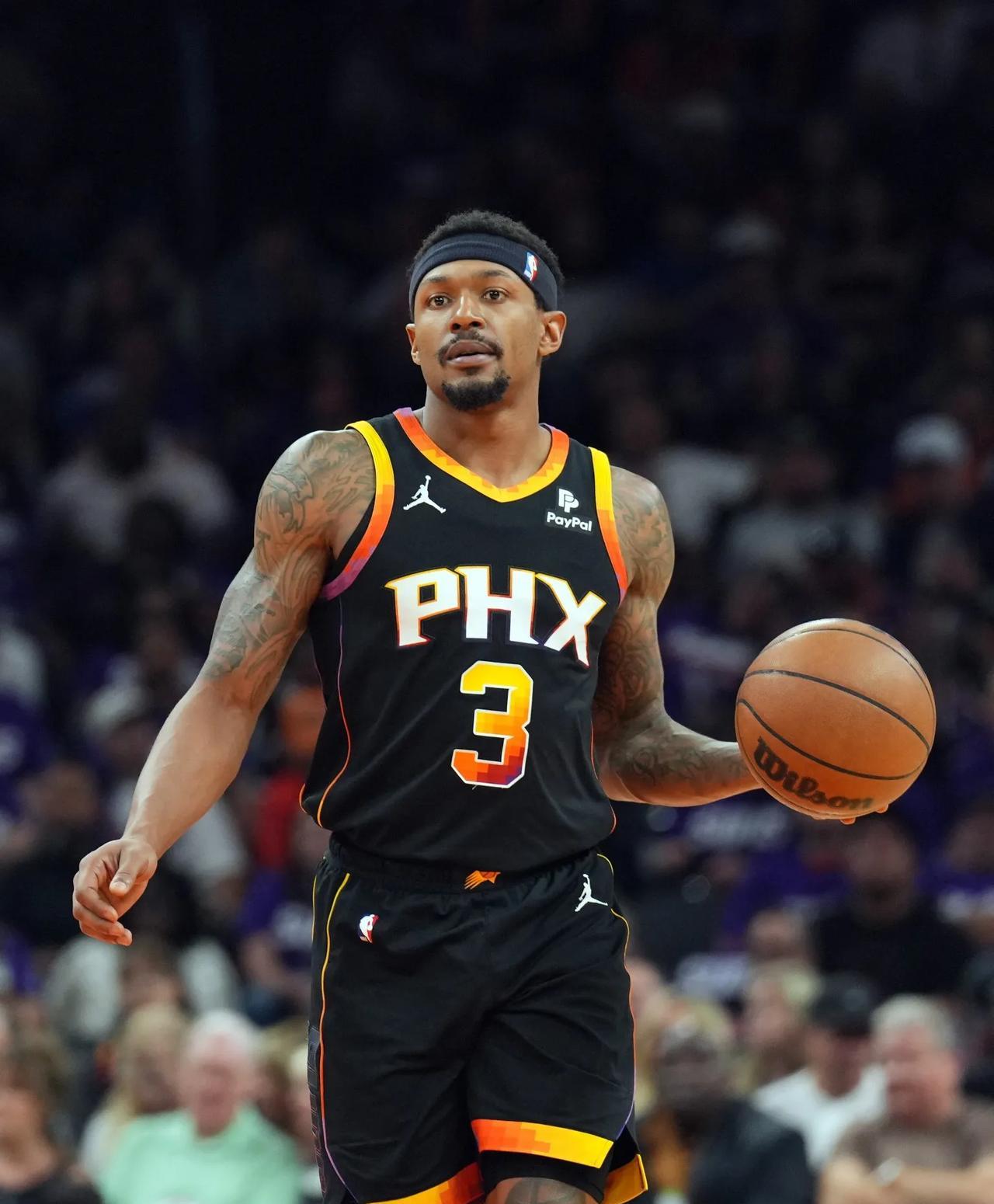 有一说一，比尔早就为退役后铺好后路！！
1；乔丹合同，年均300万美元；
2；下