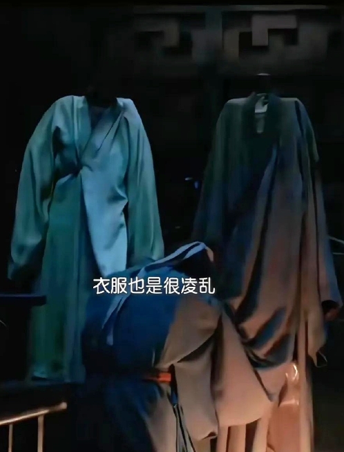 看《藏海传》这波细节直接封神！关于藏海烧密室前父母的去向，原来早有伏笔！

有没
