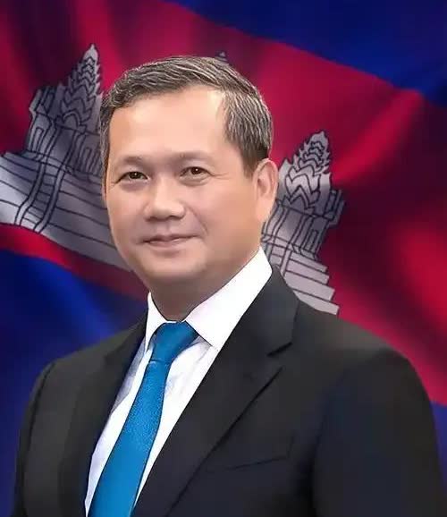 好消息
柬埔寨首相正式宣布了！
7月29日柬埔寨首相洪玛奈就举着手机报喜：柬