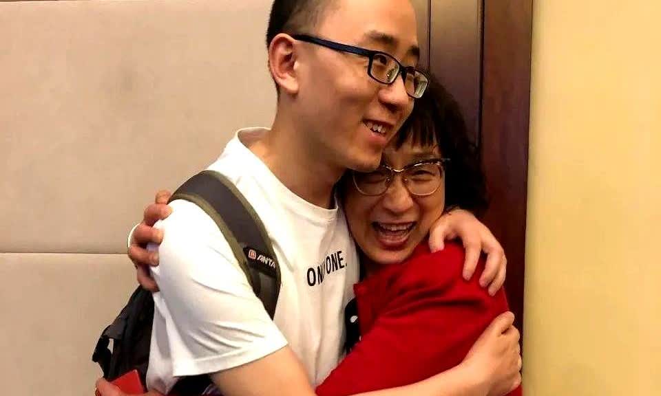 陕西一女子1988年丢了儿子，为了找娃，她跟丈夫离了婚。

32年后，她终于
