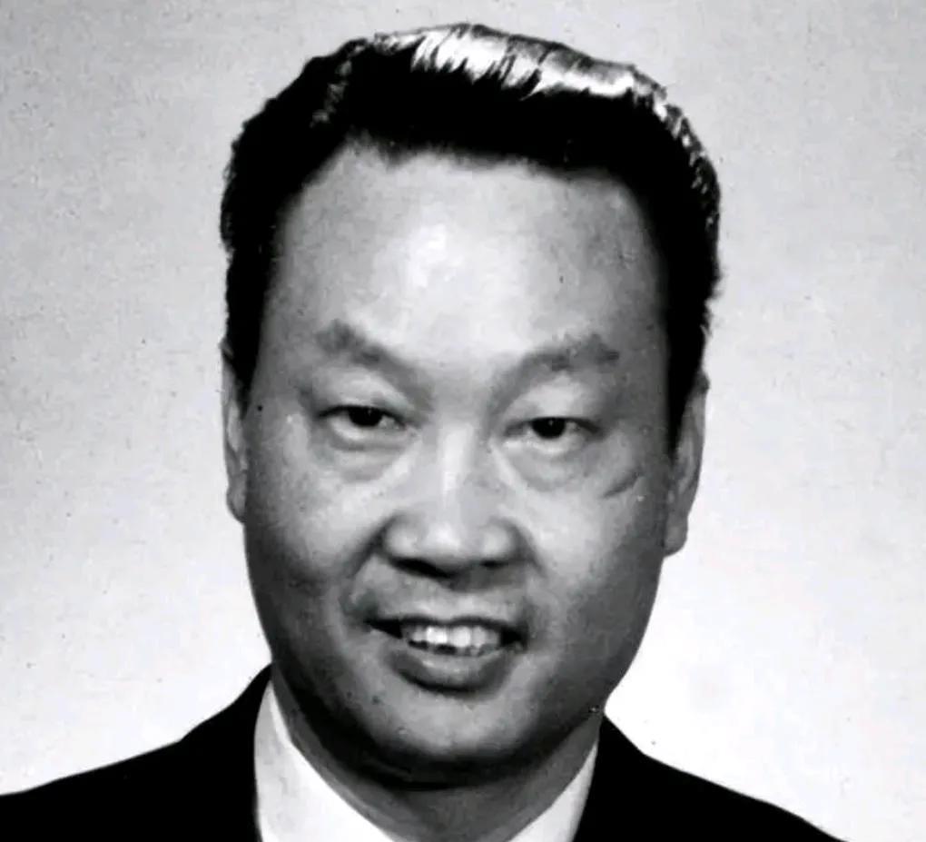 英雄金无怠
金无怠的故事真的很震撼。潜伏美国37年，这需要多大的勇气和智慧啊。他