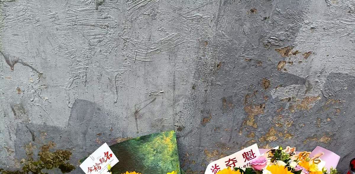 高考放榜607分，孩子把自己关起来崩溃大哭。

说句大实话，有时候家长真该去