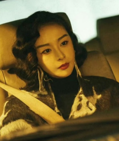 感觉应该算是微醺，高叶给人一种一看就很能喝的感觉 ​​​