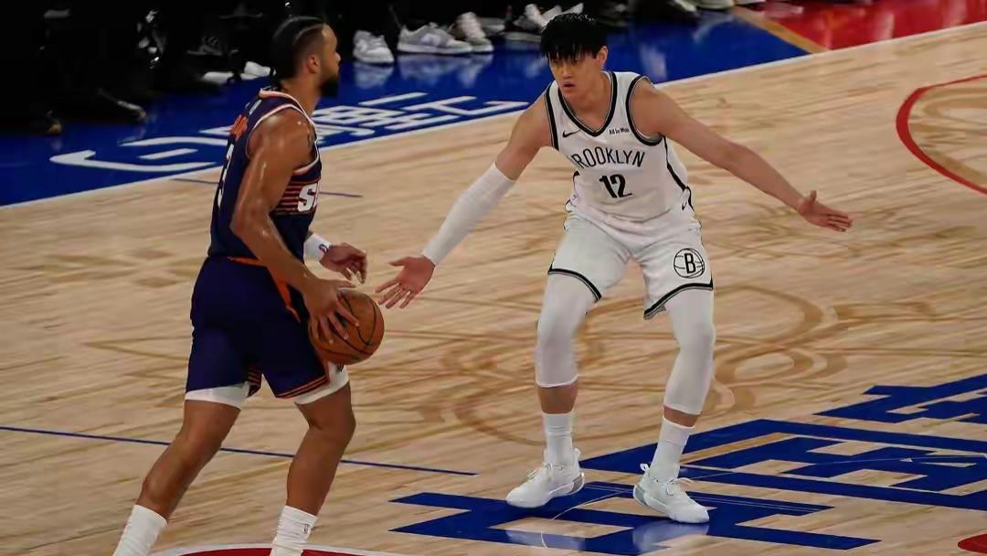 曾凡博还在NBA待个啥，很多媒体记者说得都不好听，苏群指明结局