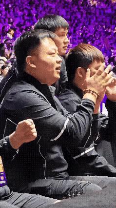 为何樊振东前两局总是打不好？这个镜头看的明明白白！
东哥和小石头的那场，
马上就