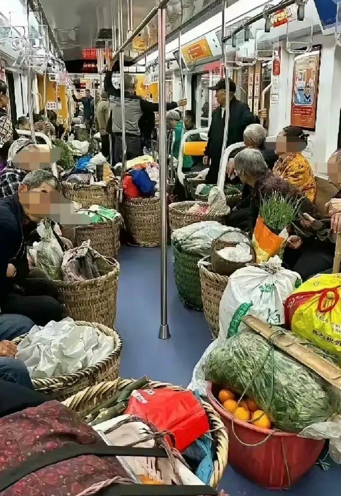 重庆最有人情味，地铁里一幕太温暖