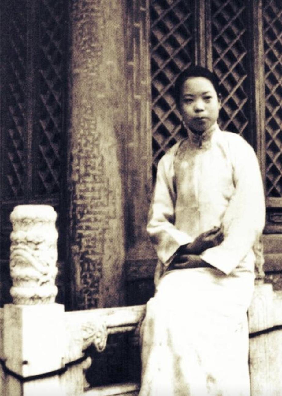 1953年，傅玉芳自觉时日不多，便把当清洁工的丈夫叫到跟前，说：“我骗了你，我不