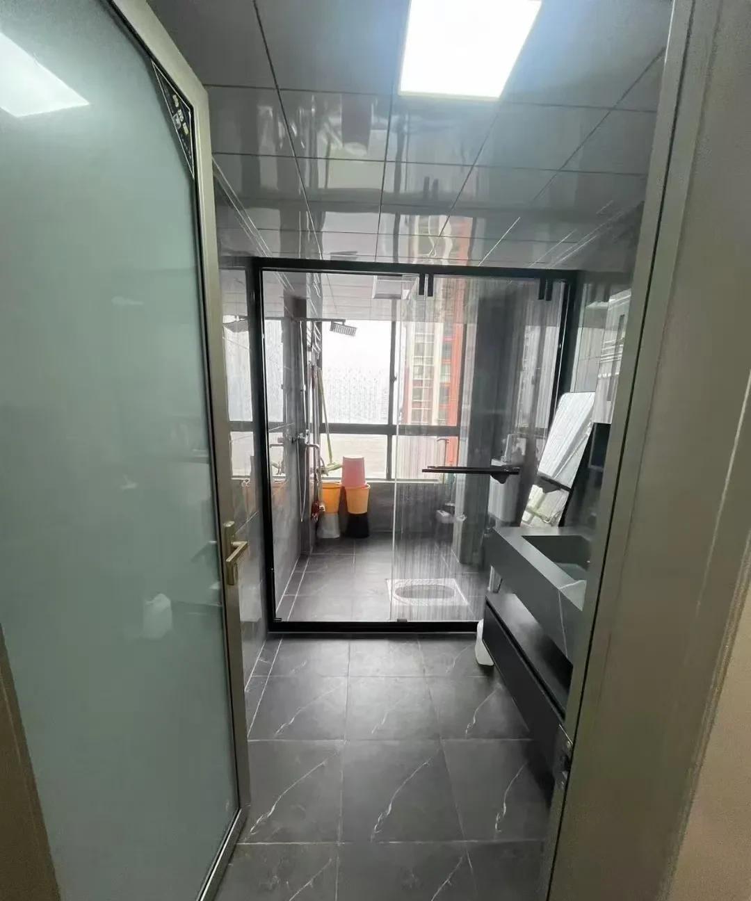 有没有人跟我一样？
每天晚上，我都习惯把地拖了，衣服洗了，把家收拾整齐，家务全干