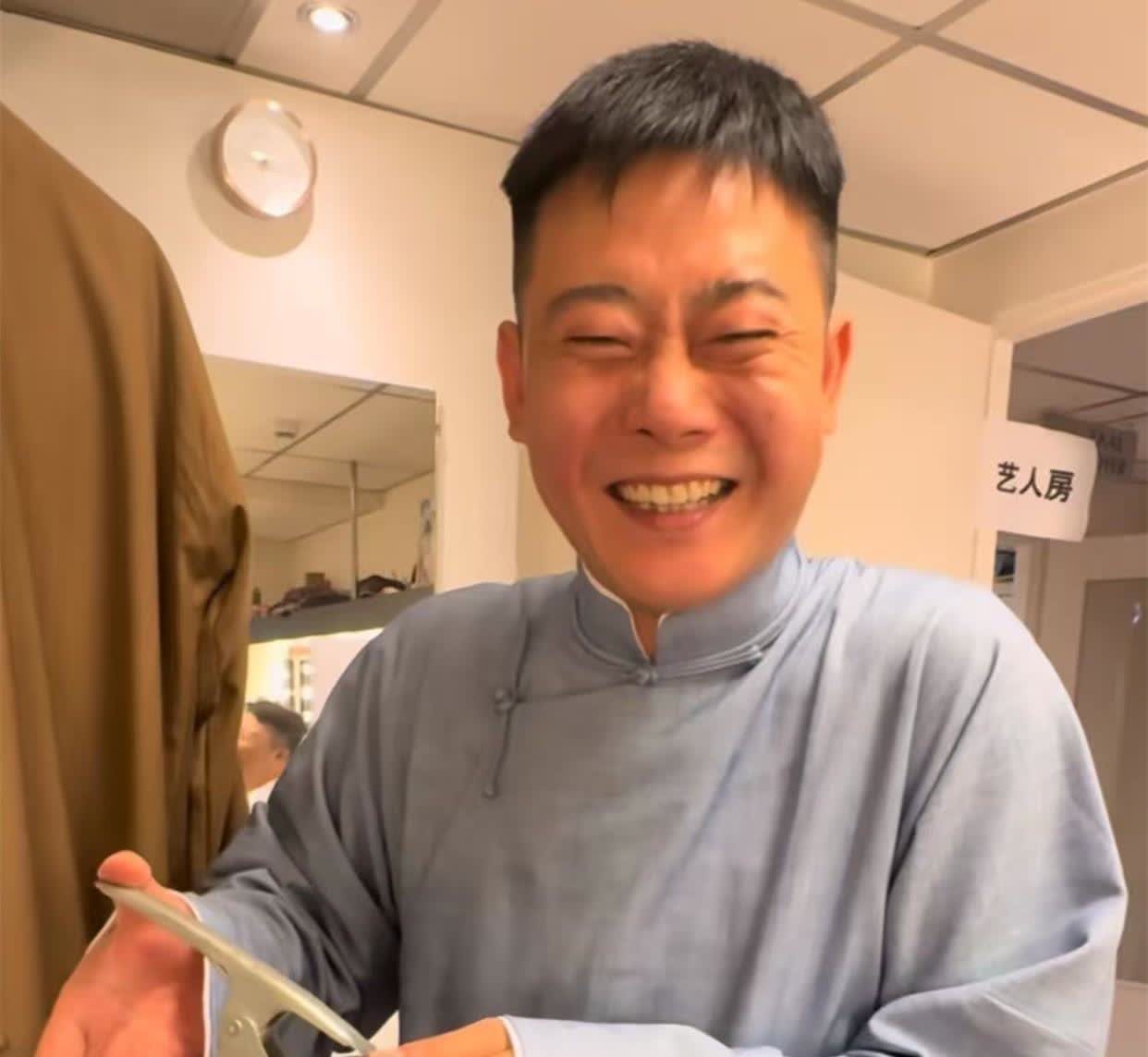 栾云平这是修蹄子！德云社栾云平、烧饼、曹鹤阳、张鹤伦在后台因剪指甲，给网友带来了