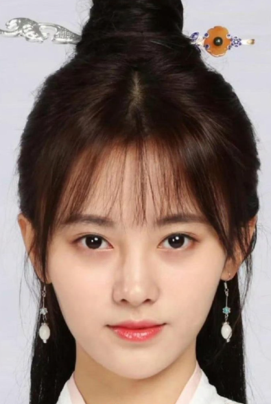 网友给以前的鞠婧祎P上现在的妆容，一加眼妆口红感觉就来了……所以鞠婧祎就是没变化